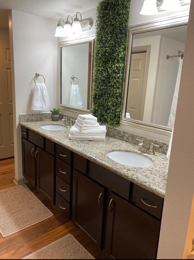 Bright & Modern Galleria Suite! 5 Star Location, Self Check In & Free Parking Houston Bagian luar foto