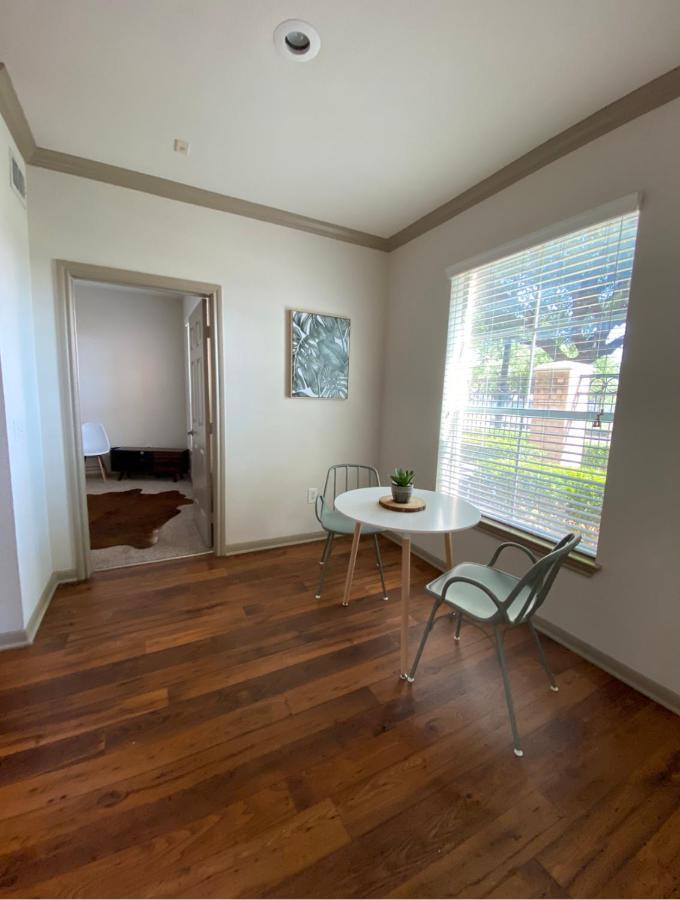 Bright & Modern Galleria Suite! 5 Star Location, Self Check In & Free Parking Houston Bagian luar foto